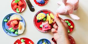 Distracție cu plastilina: mâncăm cu furculița și cuțitul